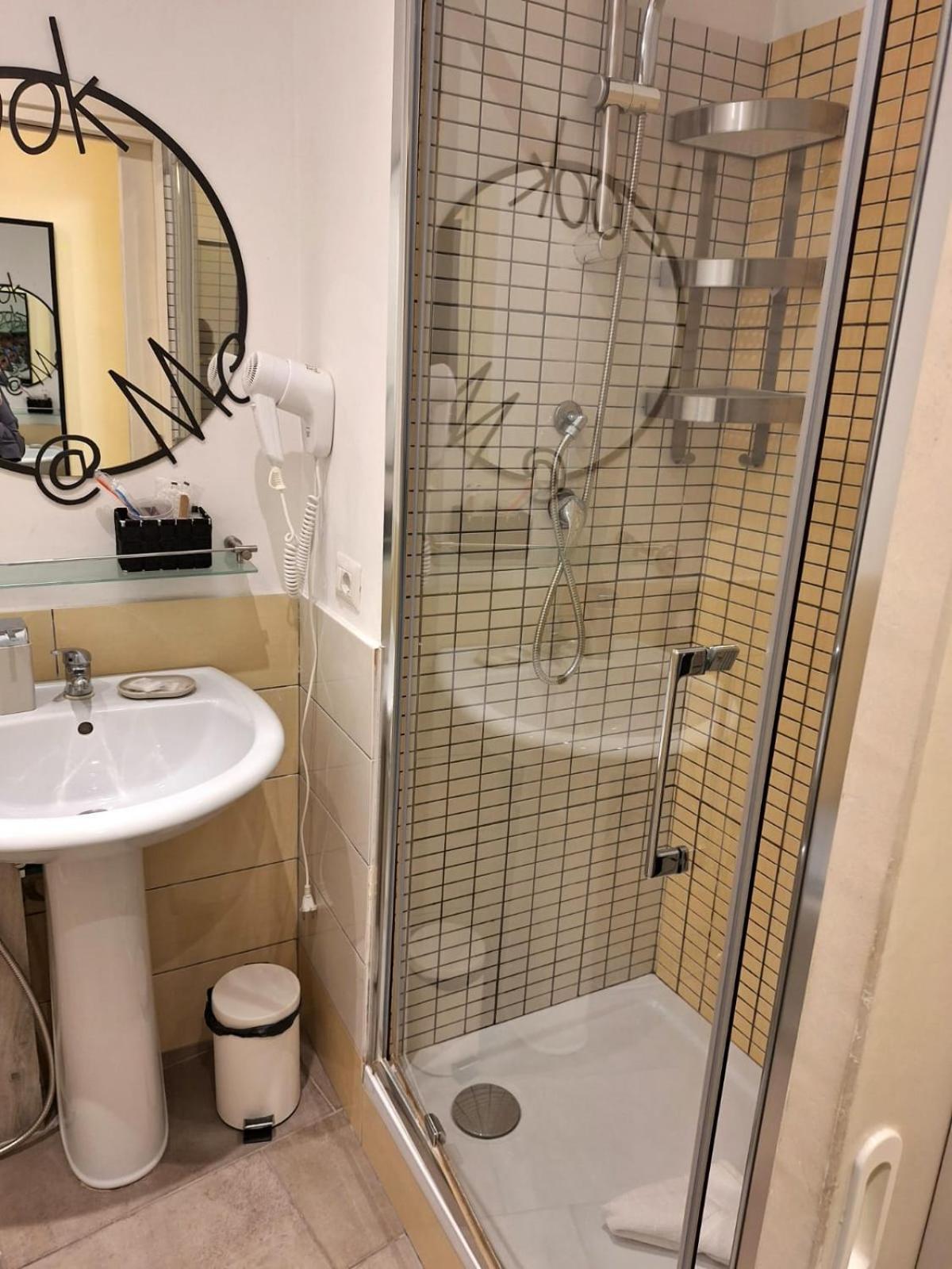 Re Di Roma Nice Rooms المظهر الخارجي الصورة